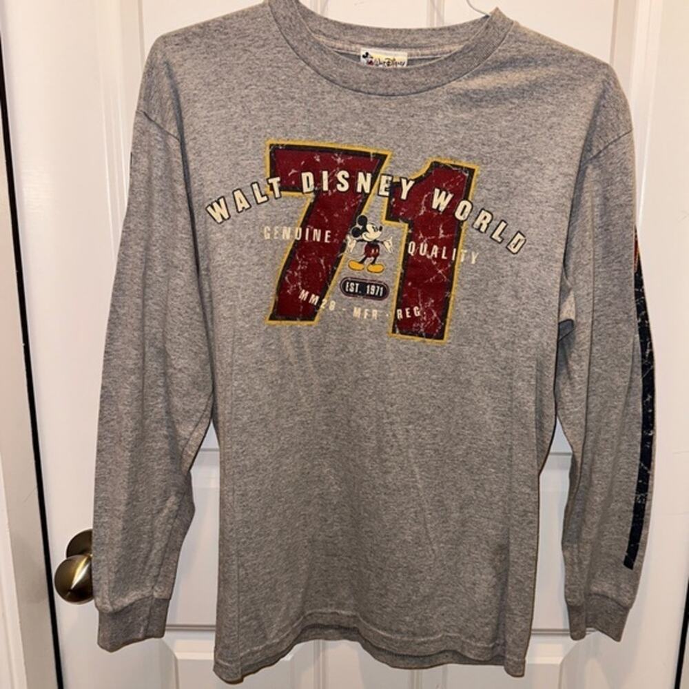 Walt Disney 71 Long-Sleeved T-shirt Small